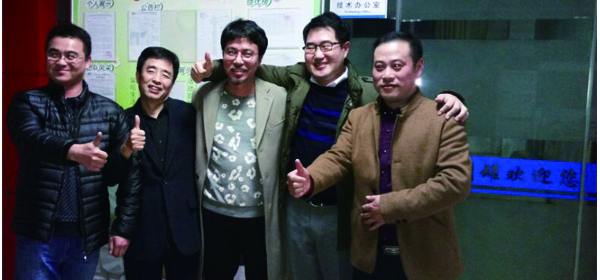 韓國(guó)香水客戶與總經(jīng)理合影 韓國(guó)香水客戶與總經(jīng)理合影