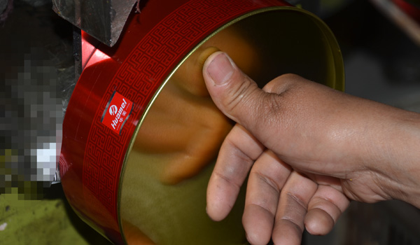 華美月餅鐵盒生產(chǎn)線.jpg 華美月餅鐵盒生產(chǎn)線.jpg