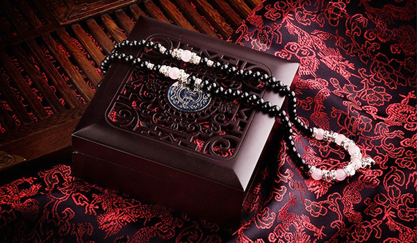 高檔紫檀木盒包裝.jpg 高檔紫檀木盒包裝.jpg