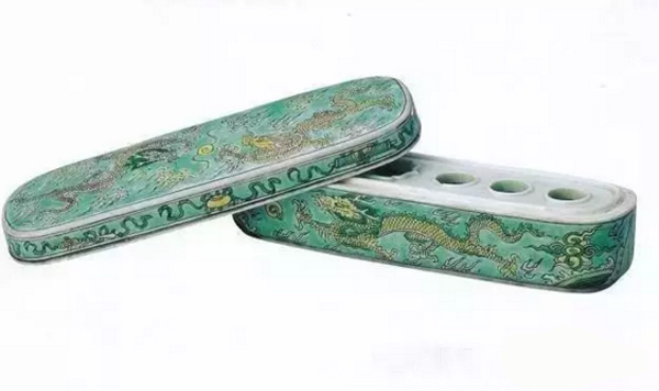 古代鐵質(zhì)文具盒.jpg 古代鐵質(zhì)文具盒.jpg