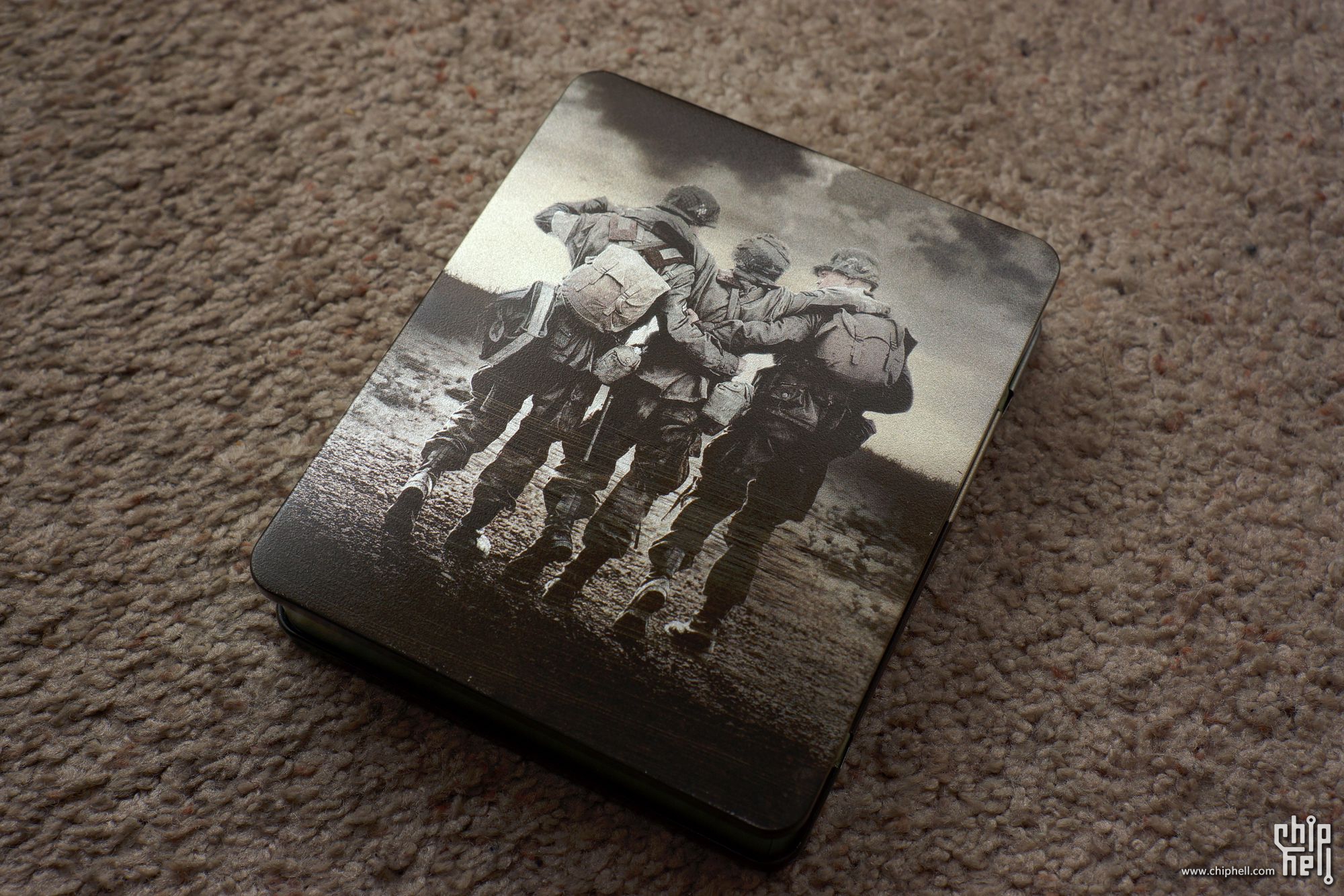 《兄弟連》 藍(lán)光鐵盒版.jpg 《兄弟連》 藍(lán)光鐵盒版.jpg