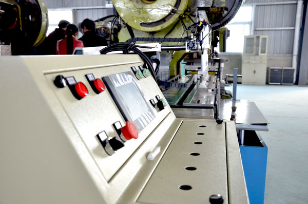 自動(dòng)生產(chǎn)線1.jpg 自動(dòng)生產(chǎn)線1.jpg