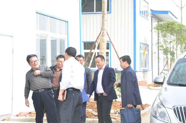 市商務(wù)局人大代表到金裕制罐調(diào)研1.jpg 市商務(wù)局人大代表到金裕制罐調(diào)研1.jpg