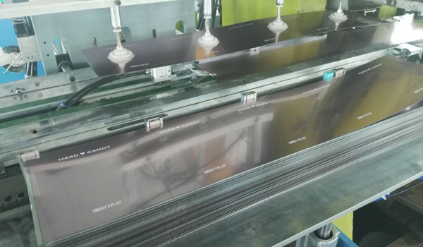 自動(dòng)生產(chǎn)線.jpg 自動(dòng)生產(chǎn)線.jpg