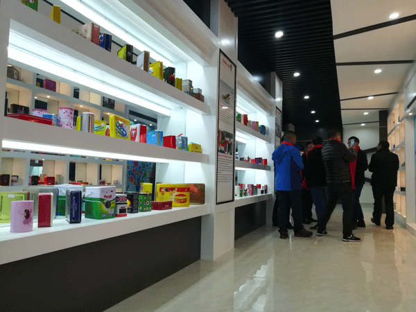 來賓參觀樣品間 來賓參觀樣品間