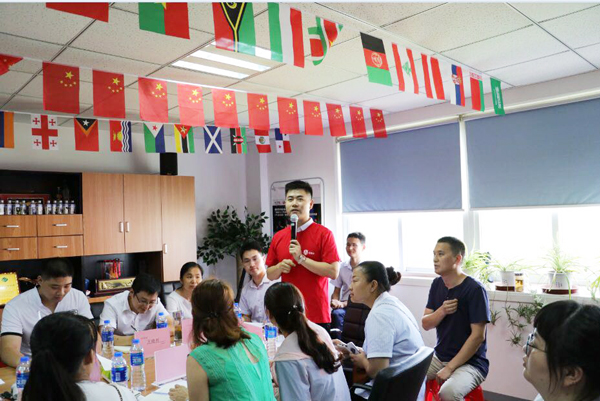 安徽牛商爭霸賽總司令楊道瑞先生致辭 安徽牛商爭霸賽總司令楊道瑞先生致辭