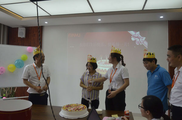 金裕制罐大牌生日會切蛋糕 金裕制罐大牌生日會切蛋糕