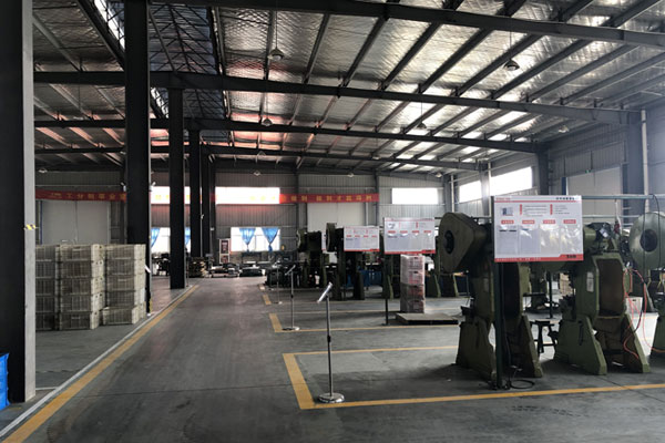 鐵盒包裝廠家生產(chǎn)車間 鐵盒包裝廠家生產(chǎn)車間