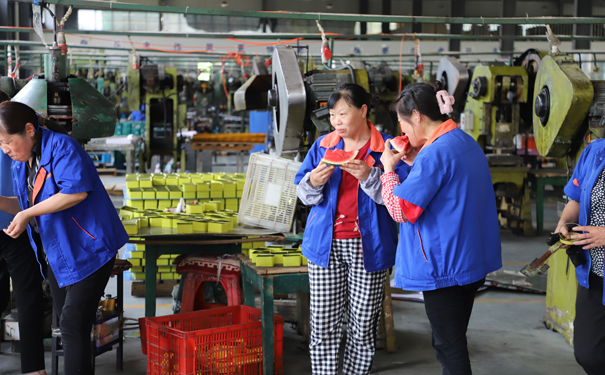 吃西瓜3.jpg 吃西瓜3.jpg