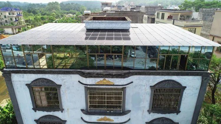 還在裝傳統(tǒng)陽光房？太傻了！如今大家都裝這個，美觀、環(huán)保還能賺錢！