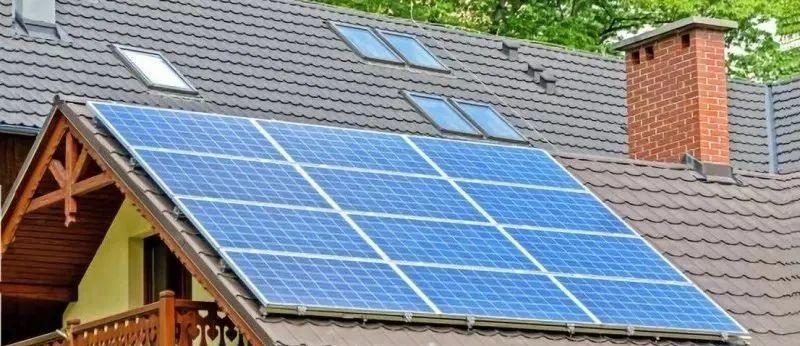 光伏發(fā)電“租房頂、免費裝”新套路，警惕陰陽合同，天上不會掉餡餅！